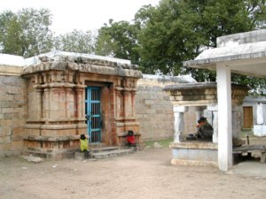 The Siva temple called Thiru-vanaikkaaveesvaram / jambukesvaram, Narttamalai